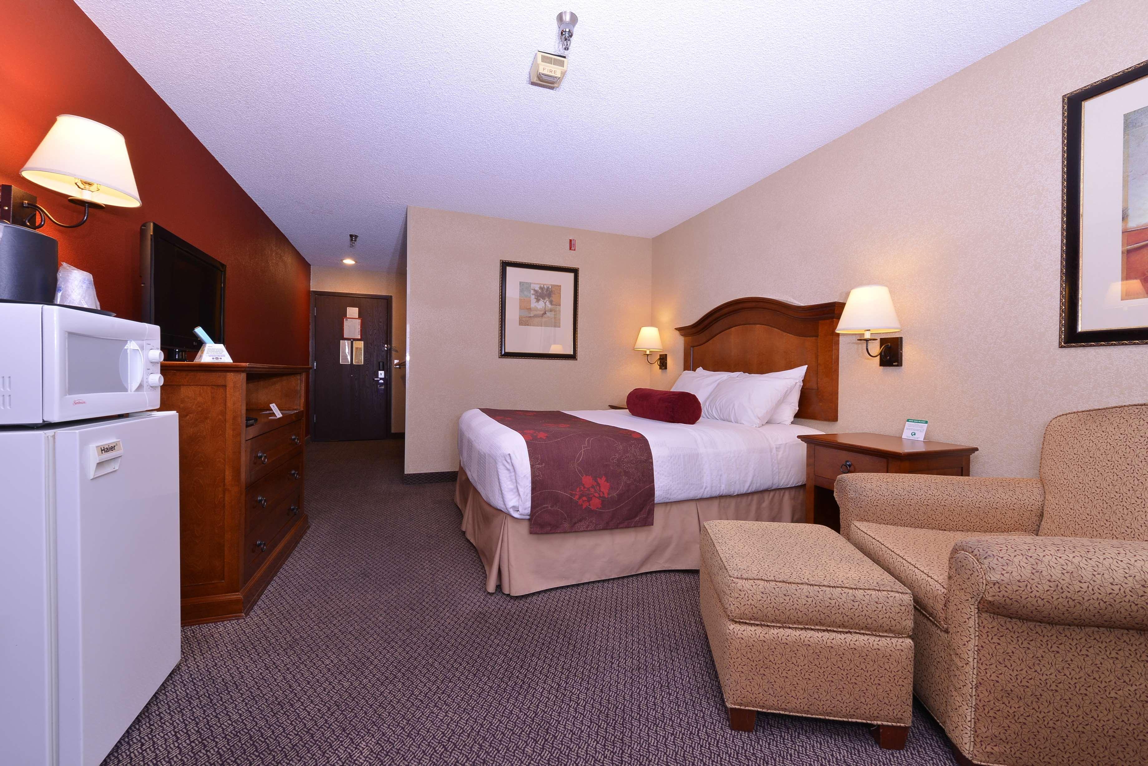 Best Western Plus Rama Inn Redmond Bagian luar foto