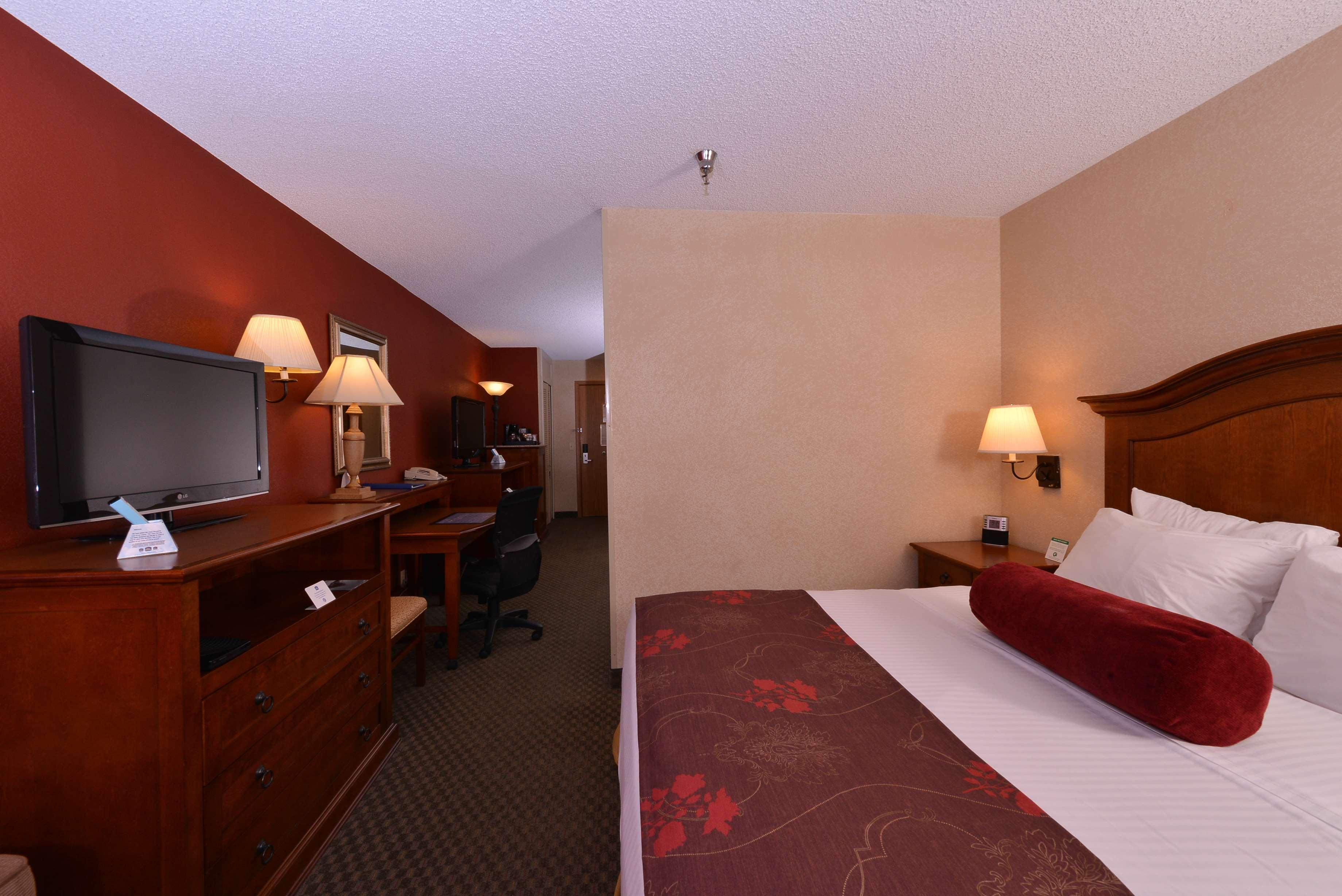 Best Western Plus Rama Inn Redmond Bagian luar foto