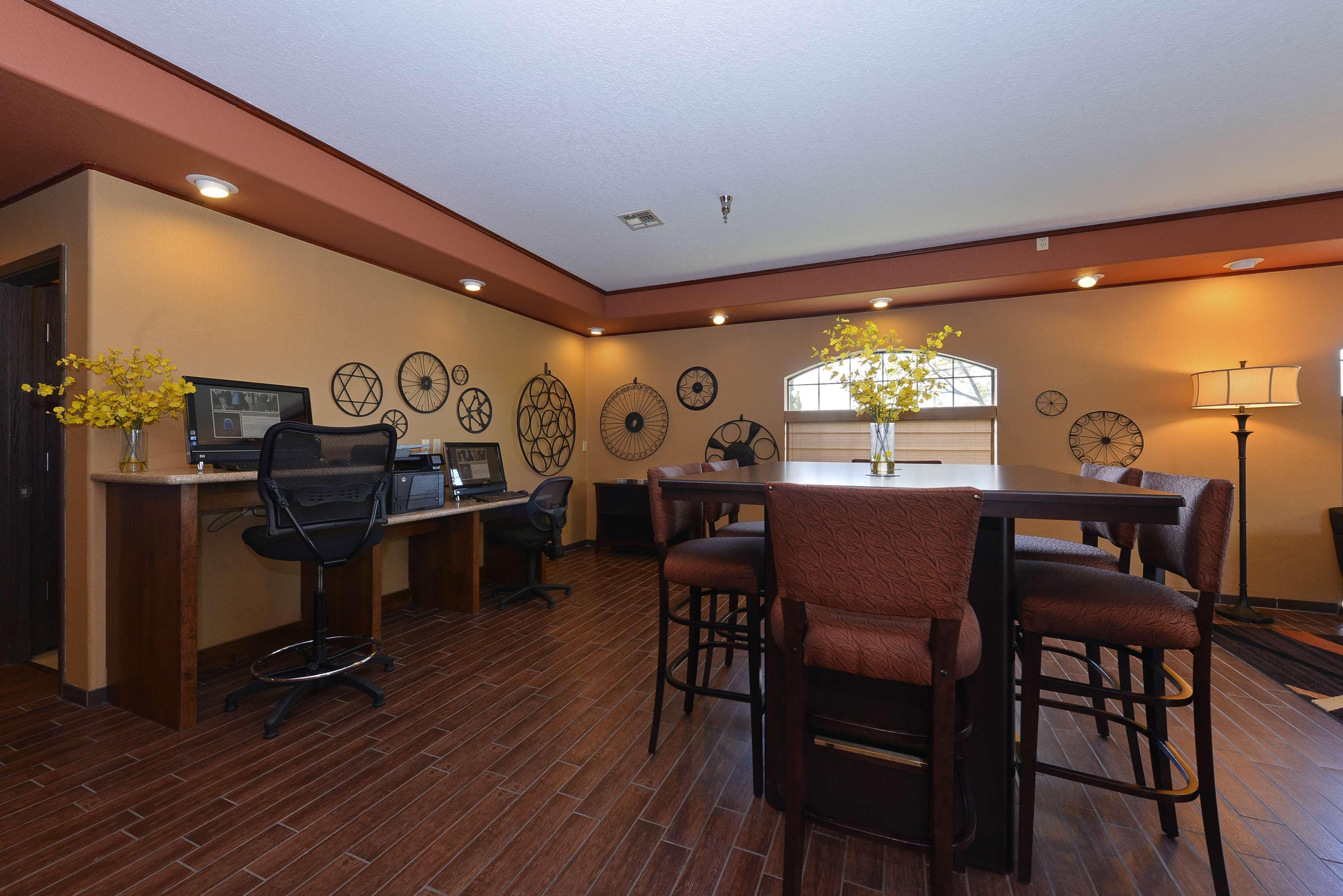 Best Western Plus Rama Inn Redmond Bagian luar foto