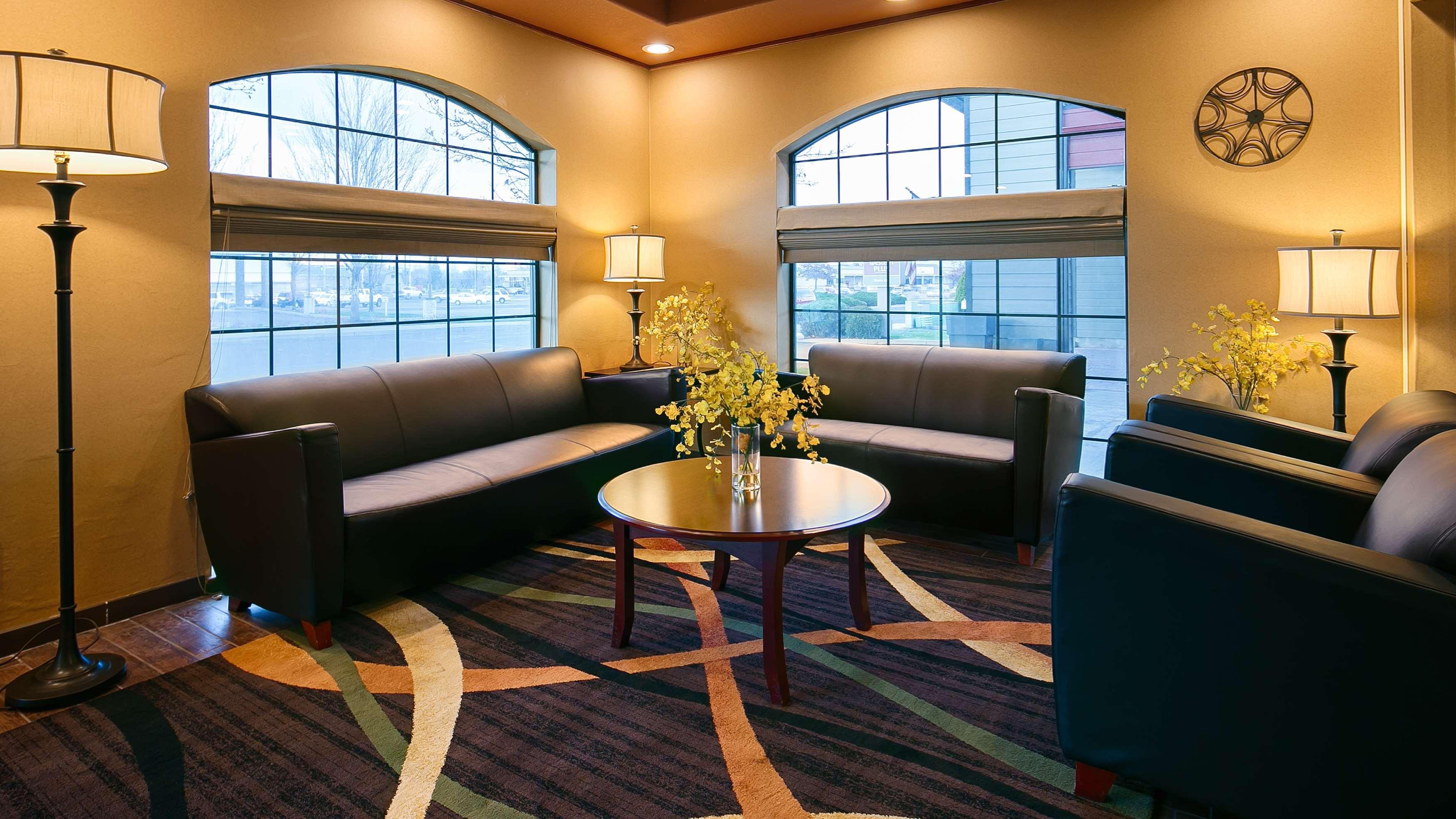 Best Western Plus Rama Inn Redmond Bagian luar foto