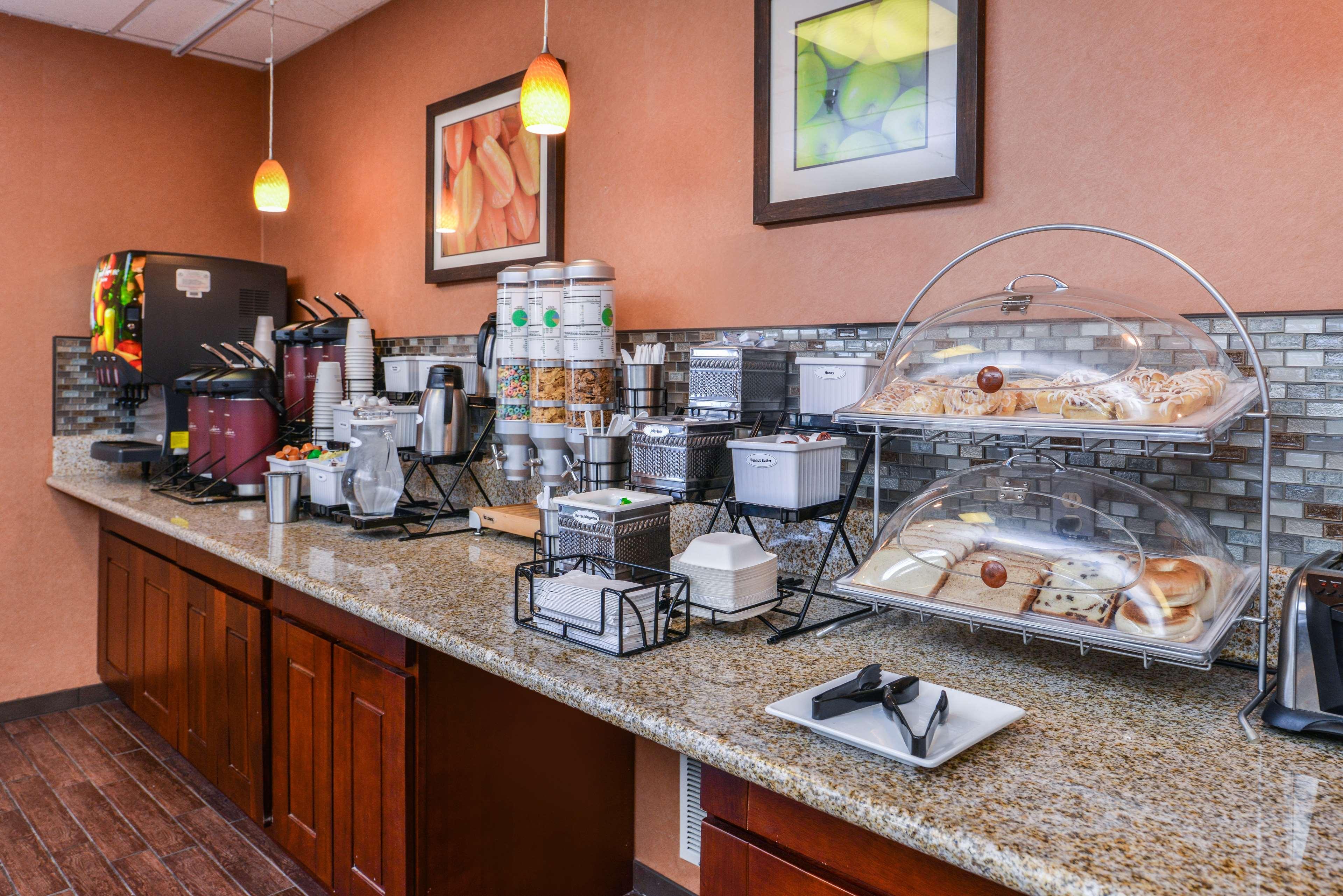Best Western Plus Rama Inn Redmond Bagian luar foto