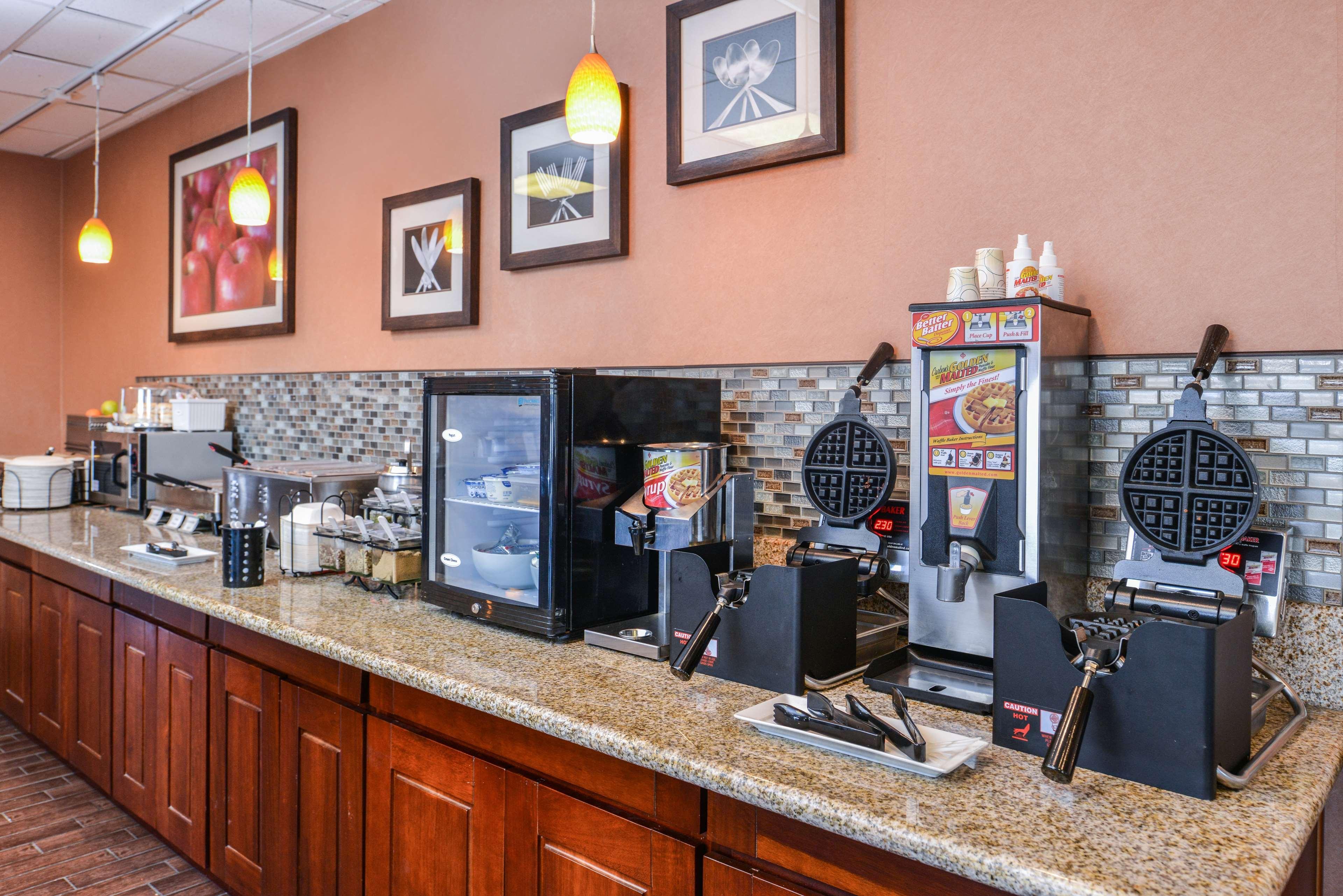 Best Western Plus Rama Inn Redmond Bagian luar foto