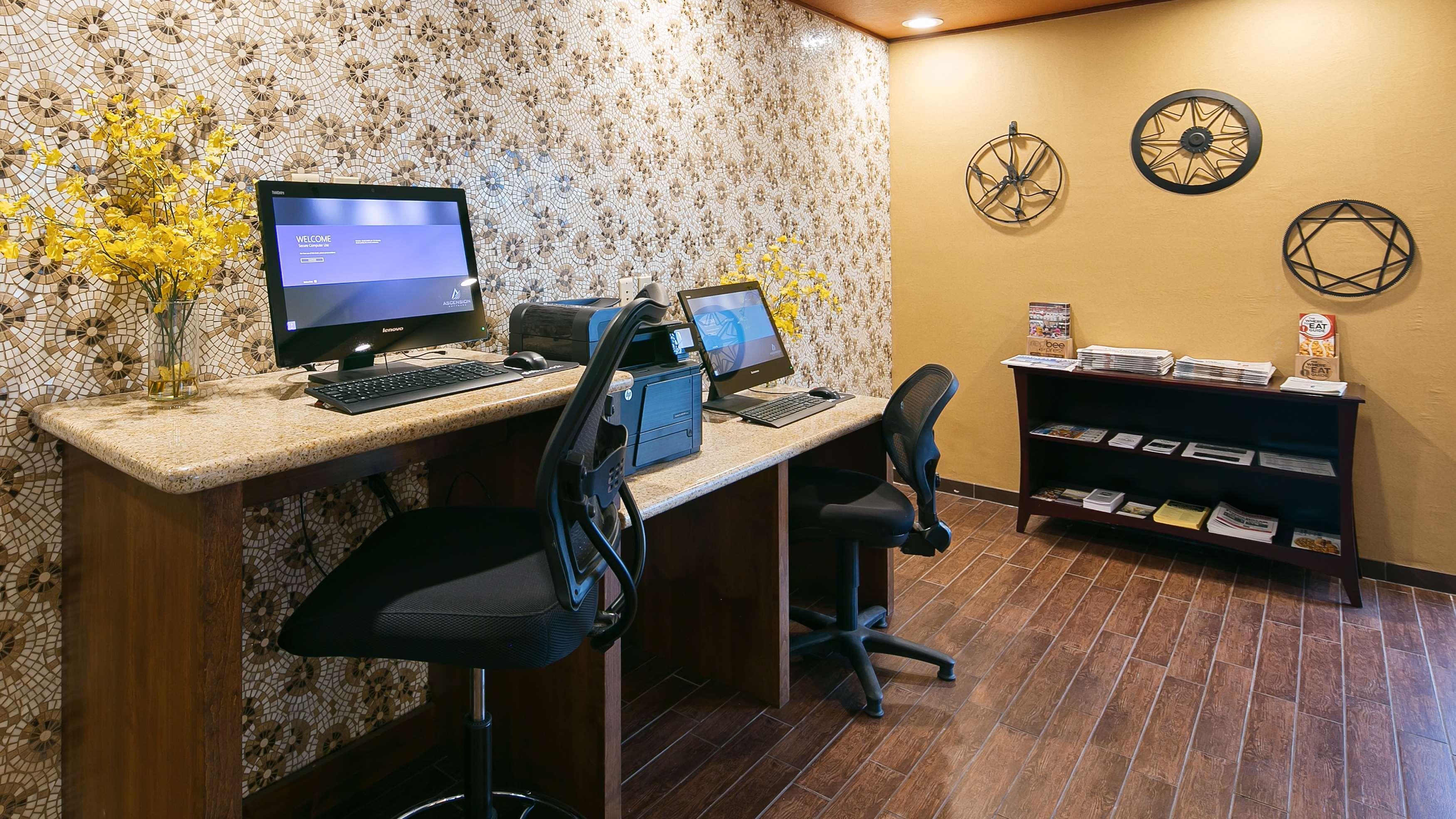 Best Western Plus Rama Inn Redmond Bagian luar foto