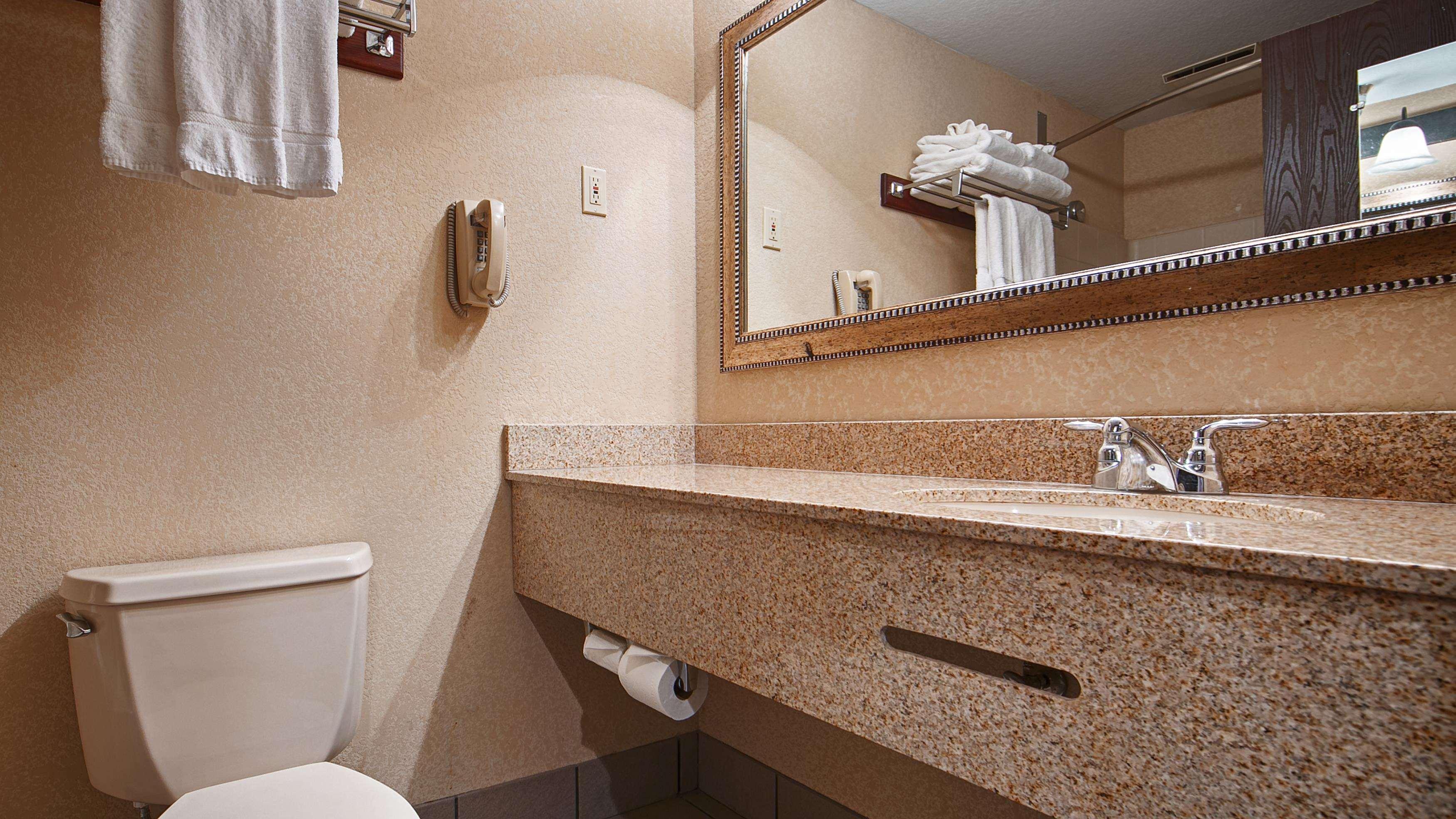 Best Western Plus Rama Inn Redmond Bagian luar foto