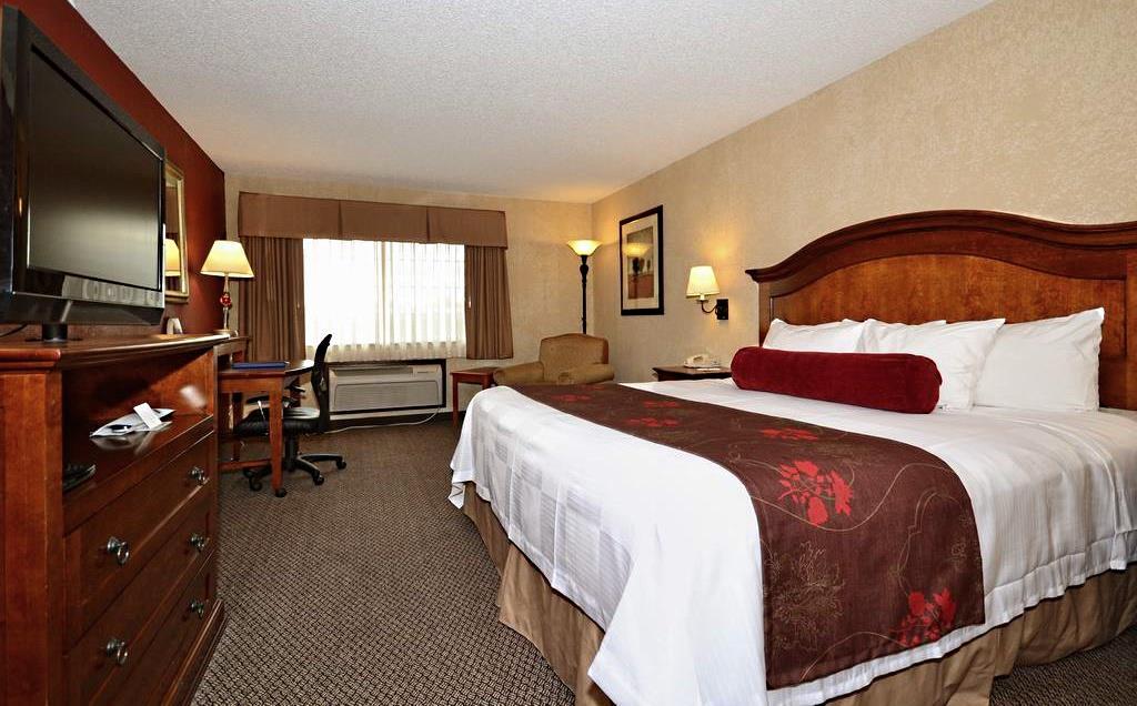Best Western Plus Rama Inn Redmond Ruang foto