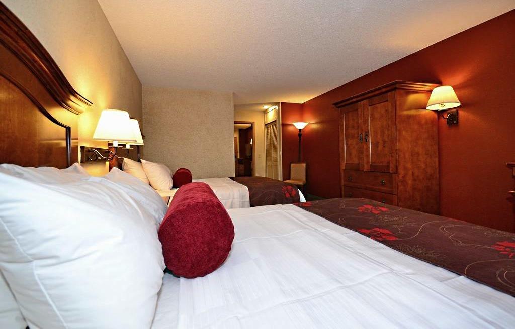 Best Western Plus Rama Inn Redmond Bagian luar foto