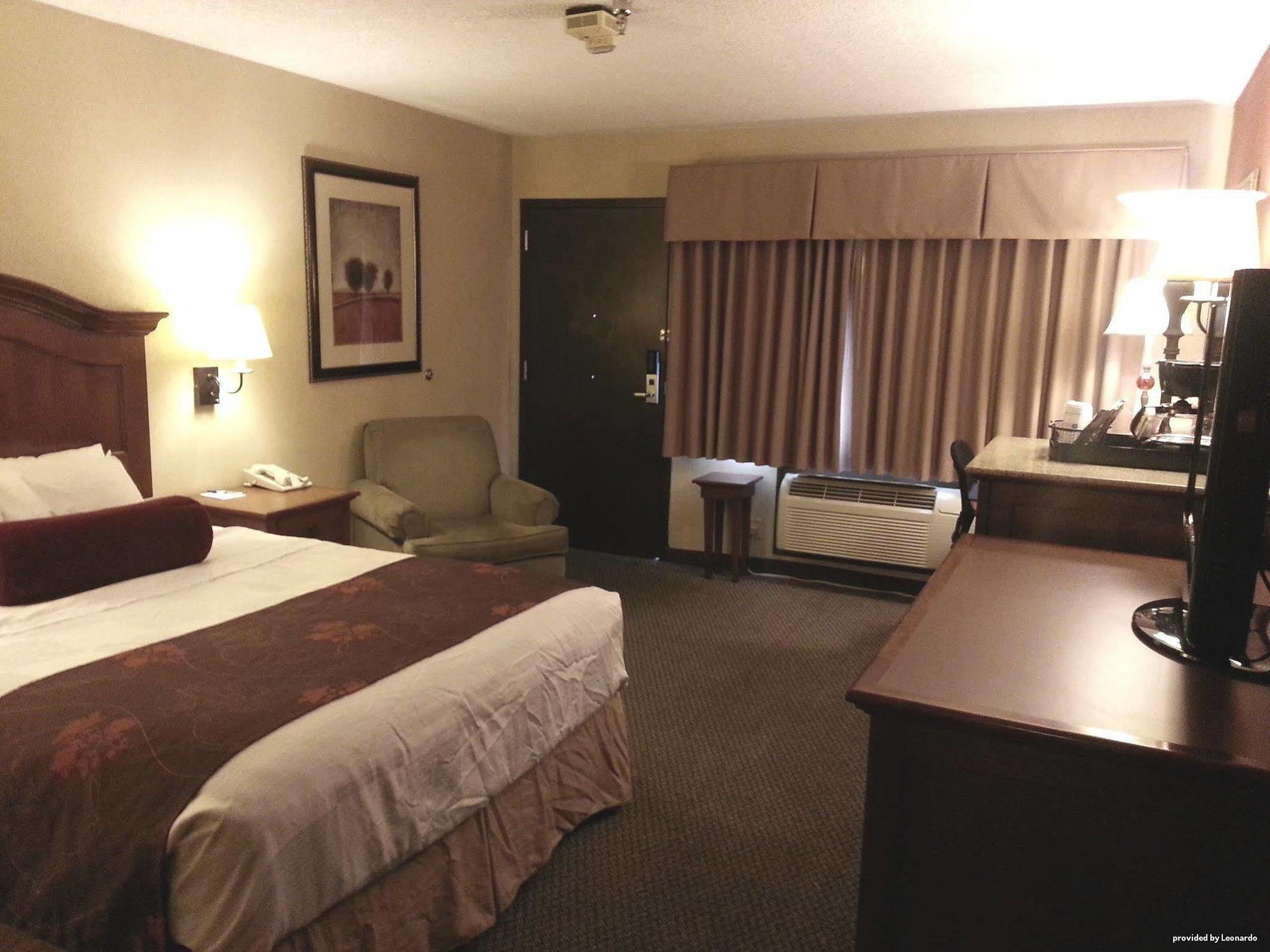 Best Western Plus Rama Inn Redmond Bagian luar foto